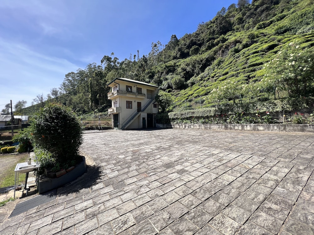Tea Bush Hotel - Nuwara Eliya