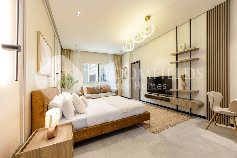Bloomfields Stylish Stu Burj View Arjan