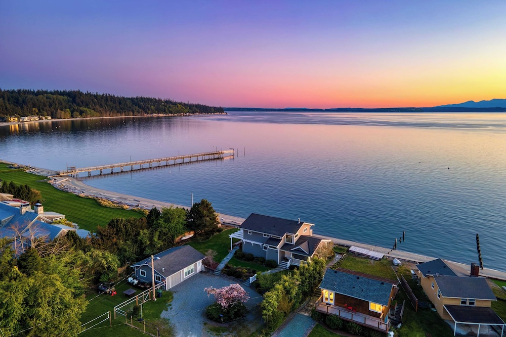 Cozy Whidbey Island Stay Steps on the Beach Fireplace, Bbq, Near Trails
