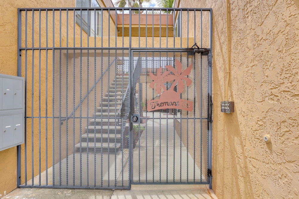 1 Mi to Oceanside Municipal Pier: Condo w/ Balcony