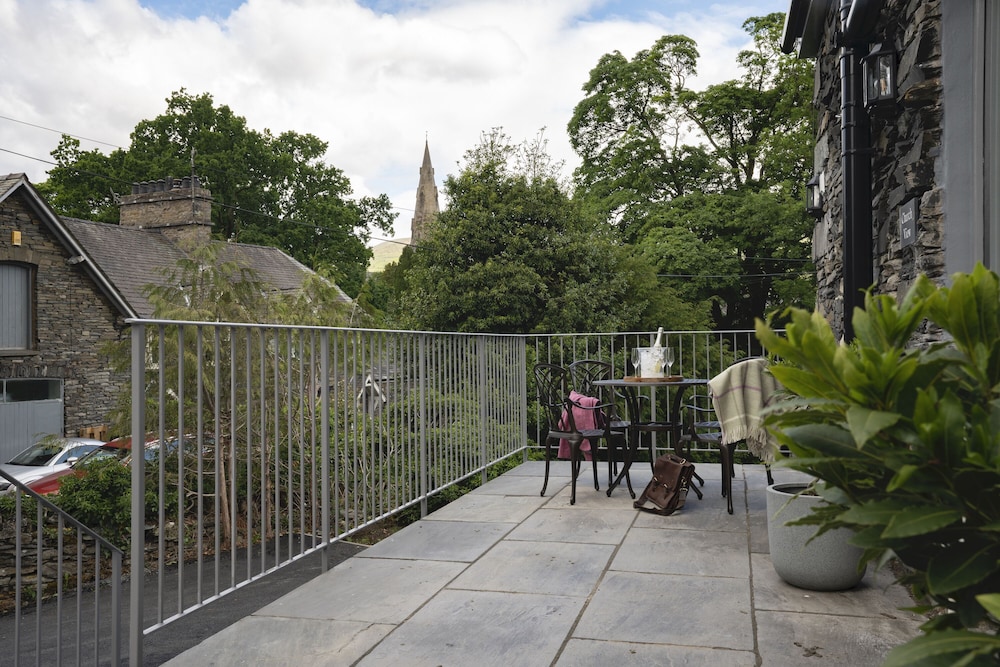 Church View - Spacious 2 Bedroom - 2 Bathroom - Property - Outdoor Terrace view 4