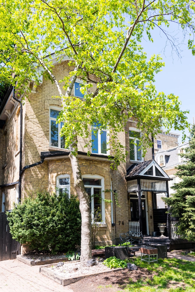 Easyhosts.Amazing Victorian House