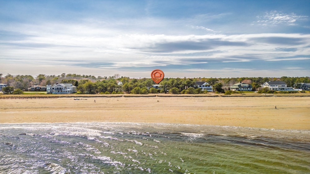 Bayview Beach Cottage For 4!