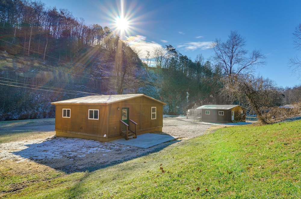 Peaceful Beattyville Cabin Near Red River Gorge! view 2