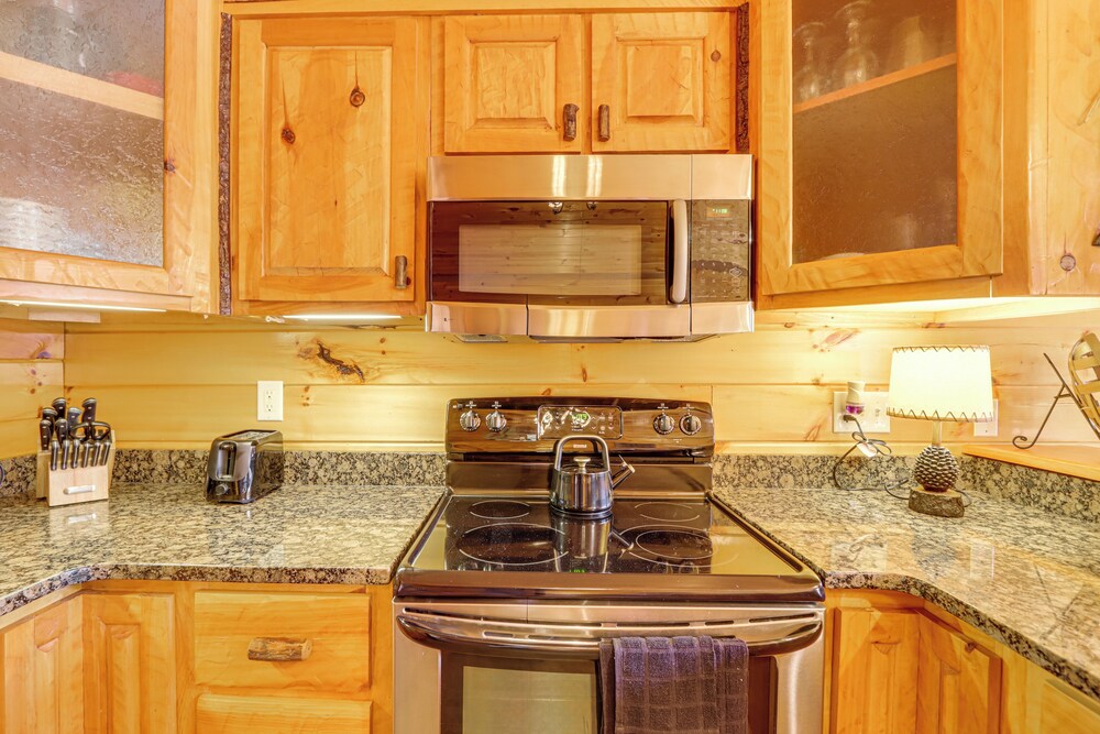 1 Mi to Nottely Lake: Home w/ Furnished Deck!