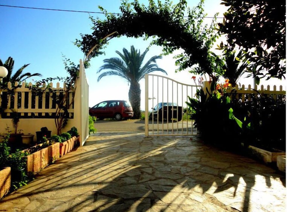 Faros Apartments