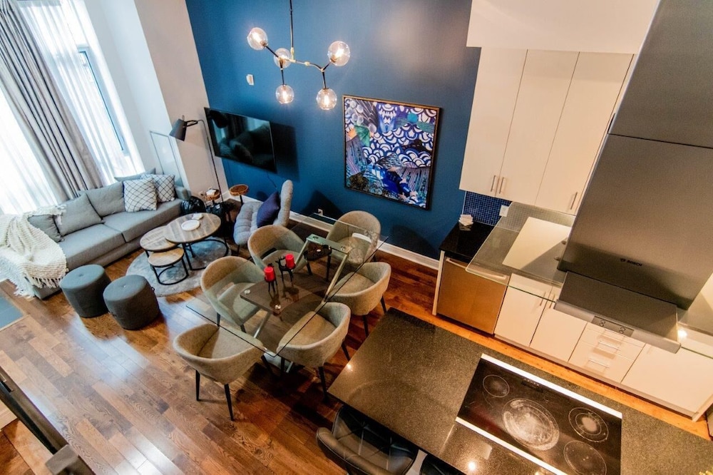 Designer Luxury 3 Bedroom Townhouse - Image 2