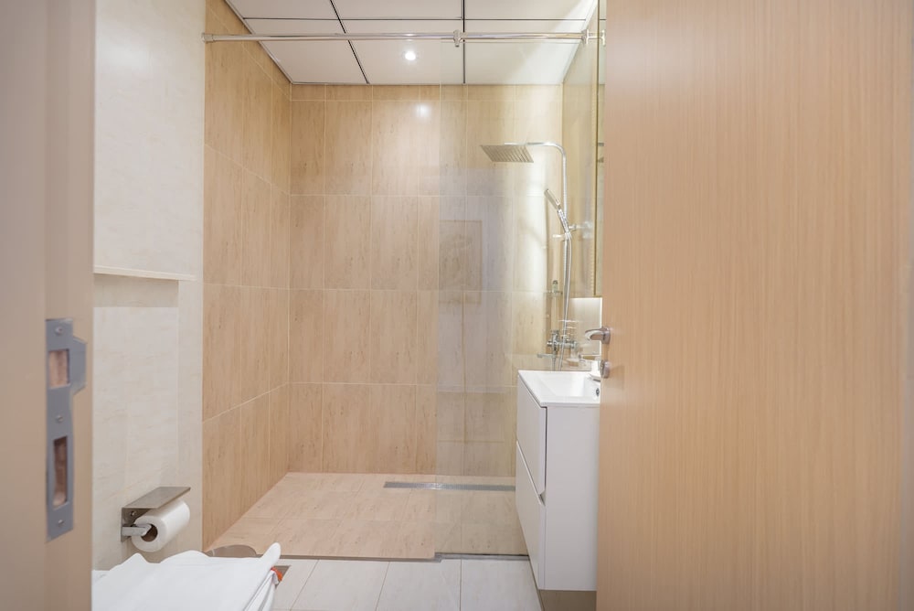 Stunning Studio in Regina Tower With Five Hotel View