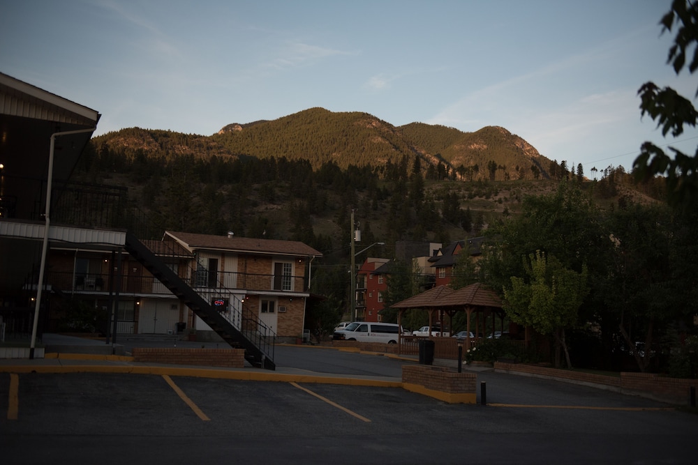 Radium Park Lodge