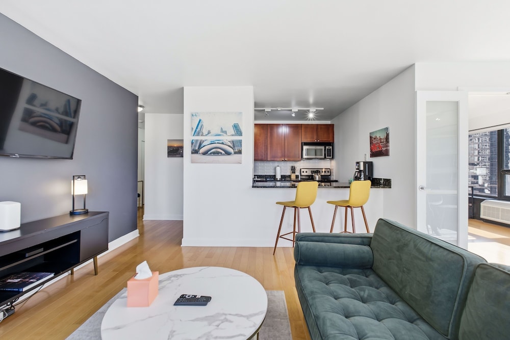 2bd River North Million Dollar Views! Parking Incl 2 Bedroom Condo