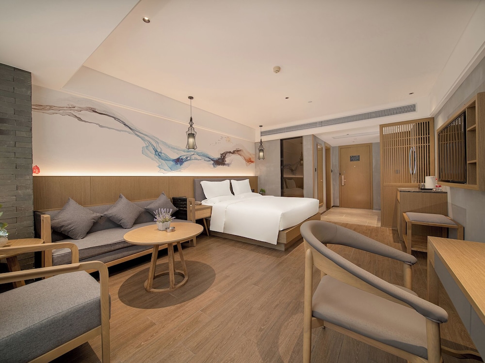 Trendy Romantic Hotel Guangzhou Panyu Qiaonan Aoyuan Plaza Branch - Free Deliver Service to Canton Fair Complex During Canton Fair Period