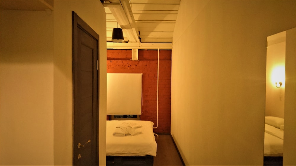Keds Hostel & Coffee house