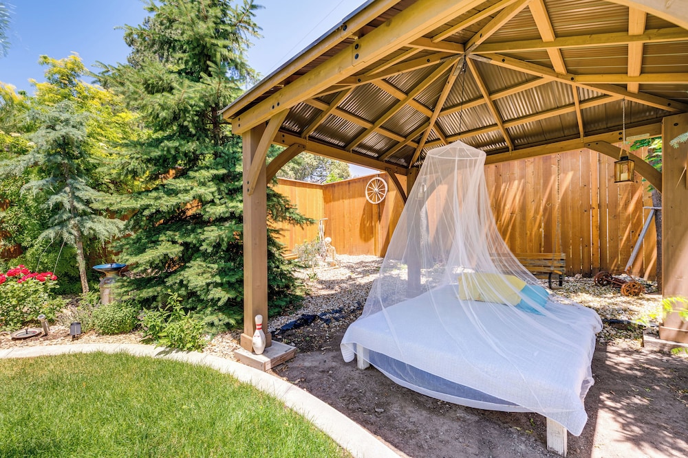 11 Mi to Snowbird Resort: Mtn-view Apt w/ Hot Tub