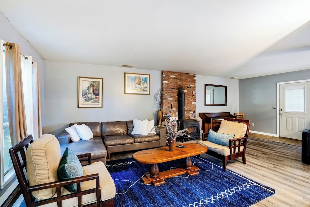 Wallkill 4BR Retreat Large Yard + Pet Friendly