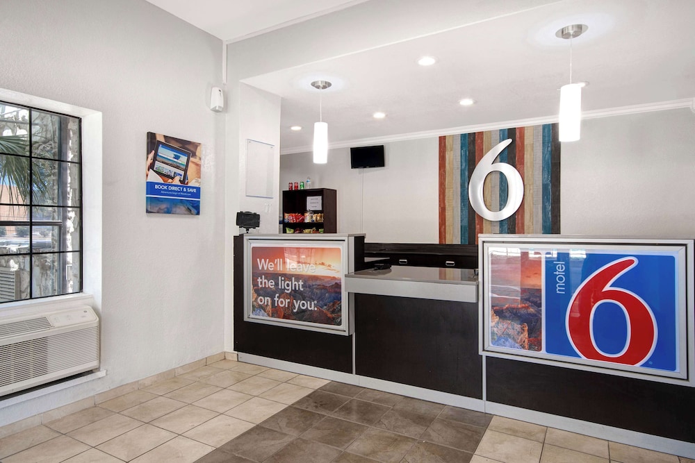 Motel 6 San Antonio, TX - Northwest Medical Center