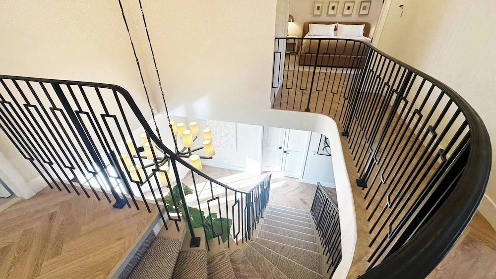 New 5 Bedroom Modern Villa on Golf Course