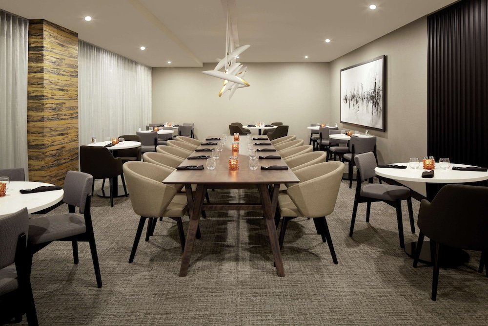 DoubleTree by Hilton Montreal Airport - Property Image 9