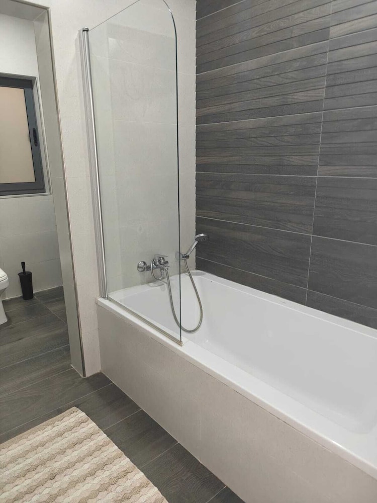 Pembroke Double Room with Private Bath