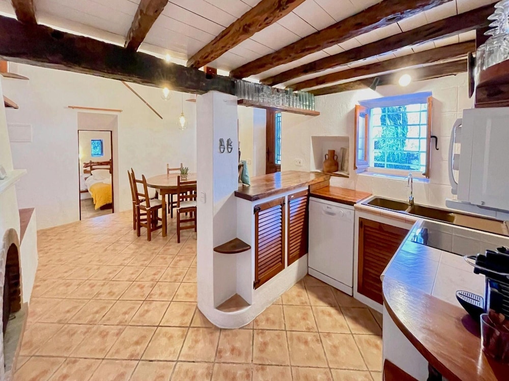 Holiday Home Near Stunning Beaches