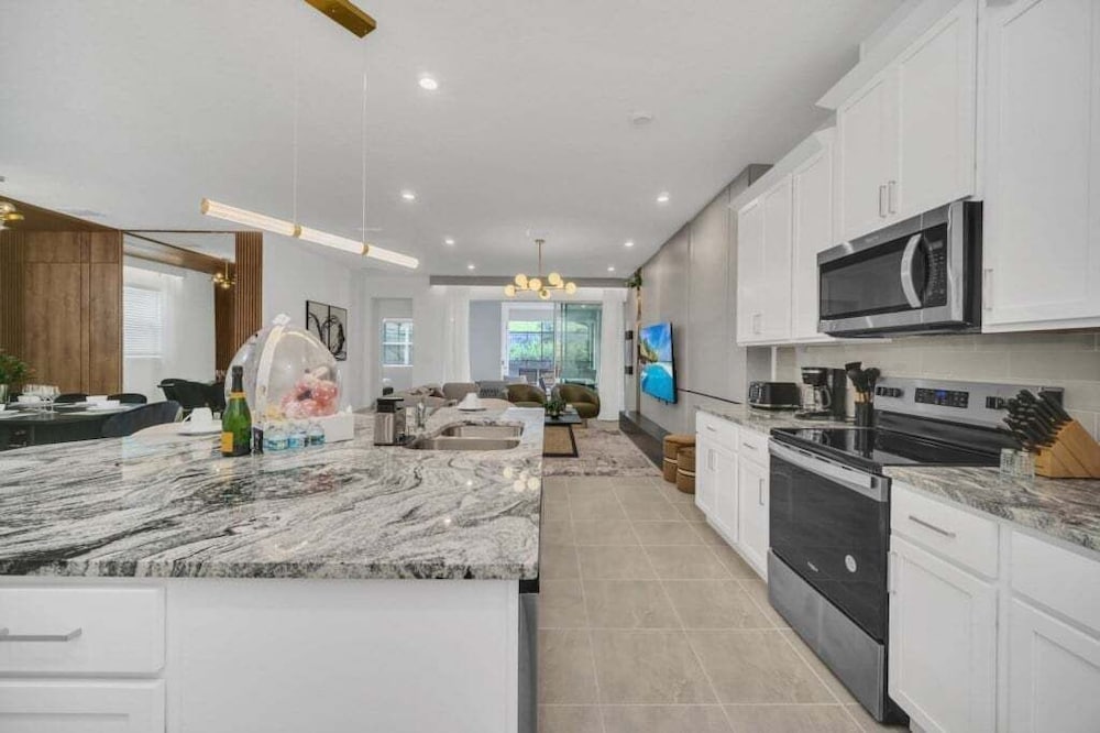 Private Pool, Spa, Movie Theater Room For Family! 7 Bedroom Villa