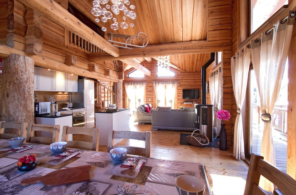 Chalet With a Fireplace at 500m From ski Lift