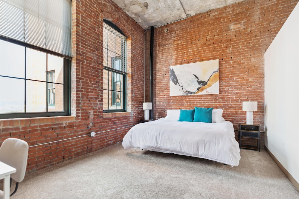 Historic Loft Retreat With Pool view 2