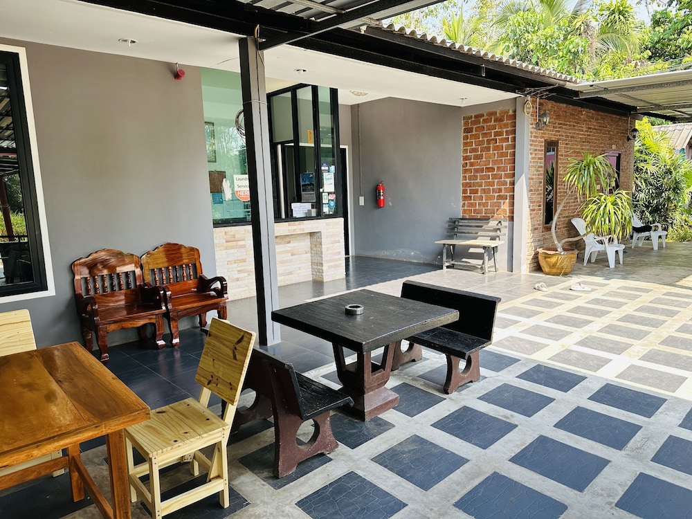 Koh Jum Hostel