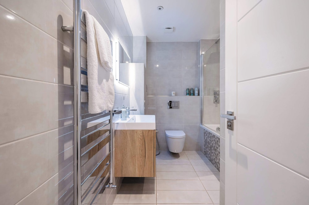 Lords Living -3 bed in Regents Park With Terrace
