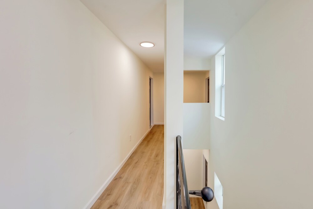 1 Mi to University of Cincinnati: 3rd-floor Condo!
