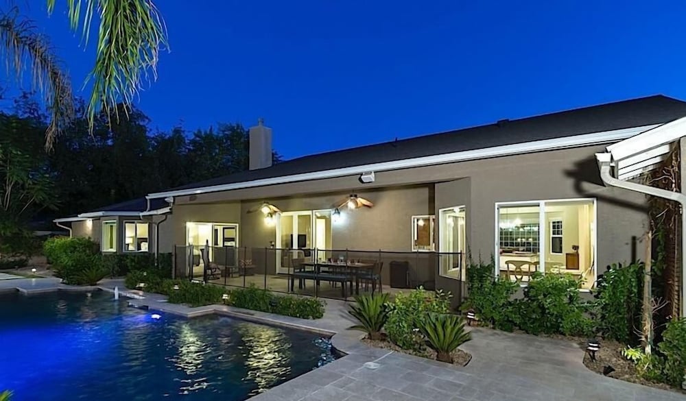 Latitude Adjustment By Signature Vacation Rentals