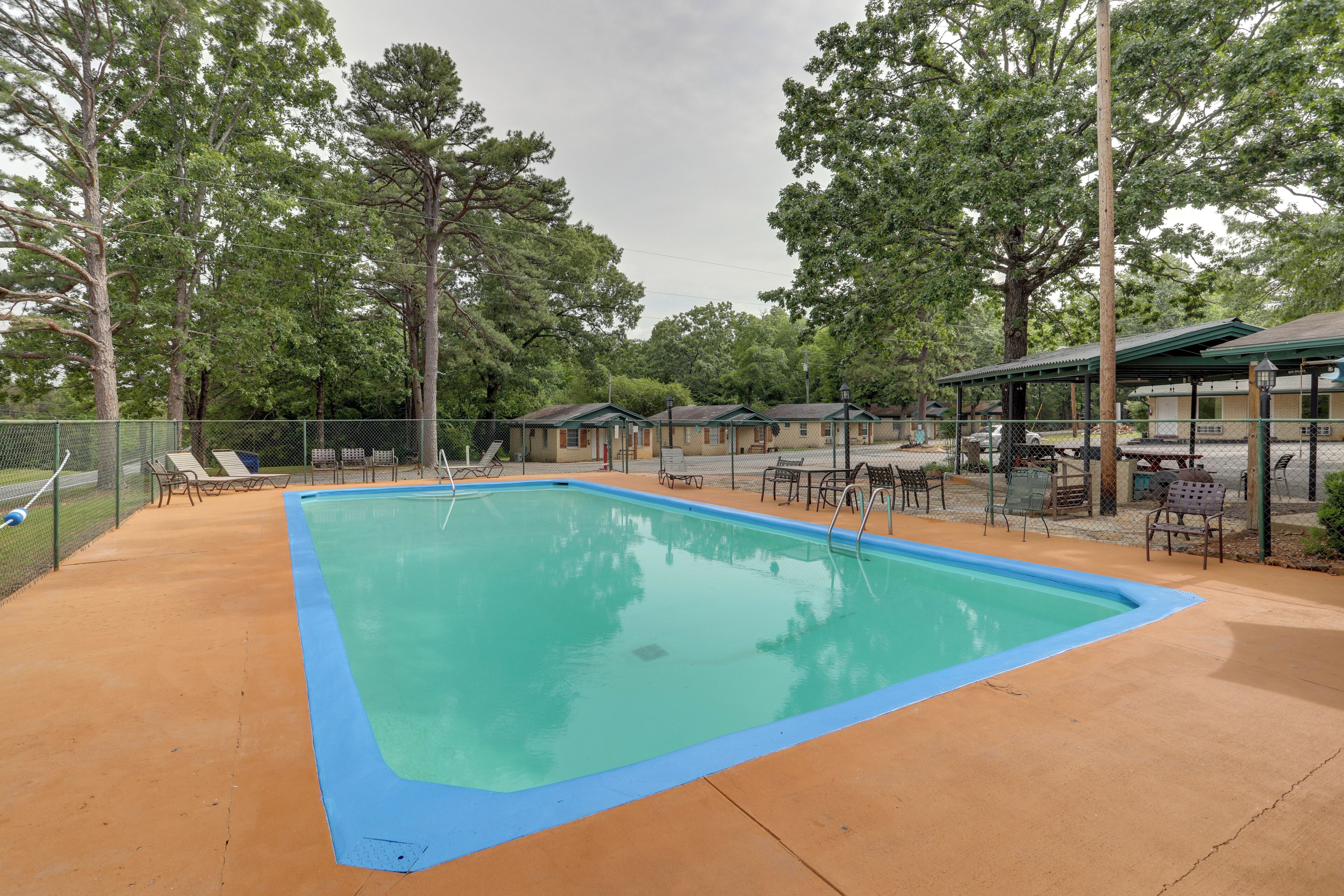 1 Mi to Greers Ferry Lake: Cabin w/ Pool Access