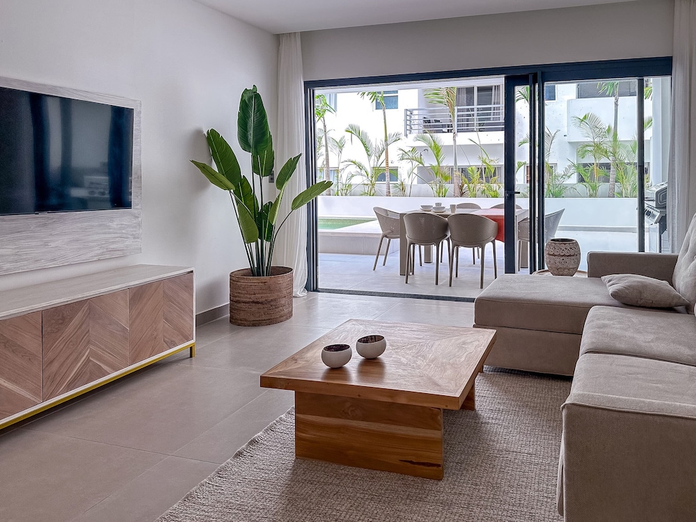 Luxury 3 Bedroom Apartment at the Beach