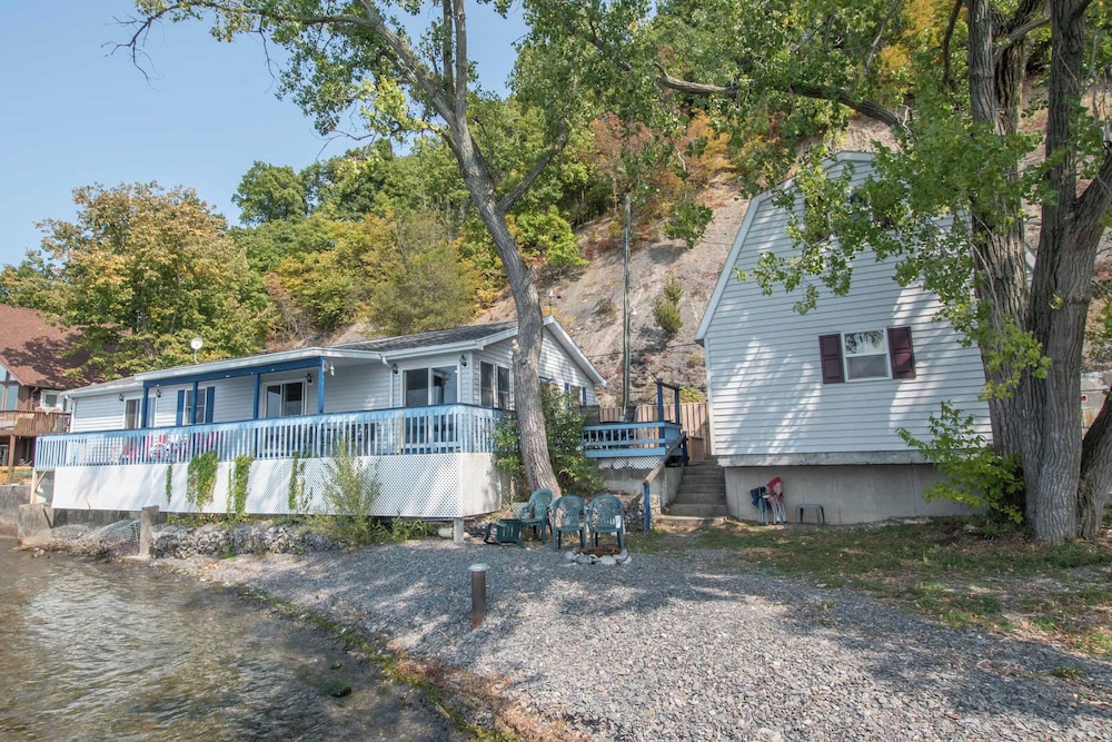 Boat, Grill & Unwind: Lakefront Cayuga Home!