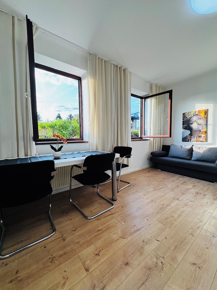 Stylish 3BR Apt Outdoor Space Sleeps 8