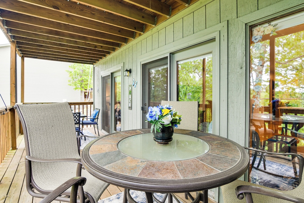 2 Mi to Silver Dollar City: Inviting Family Escape