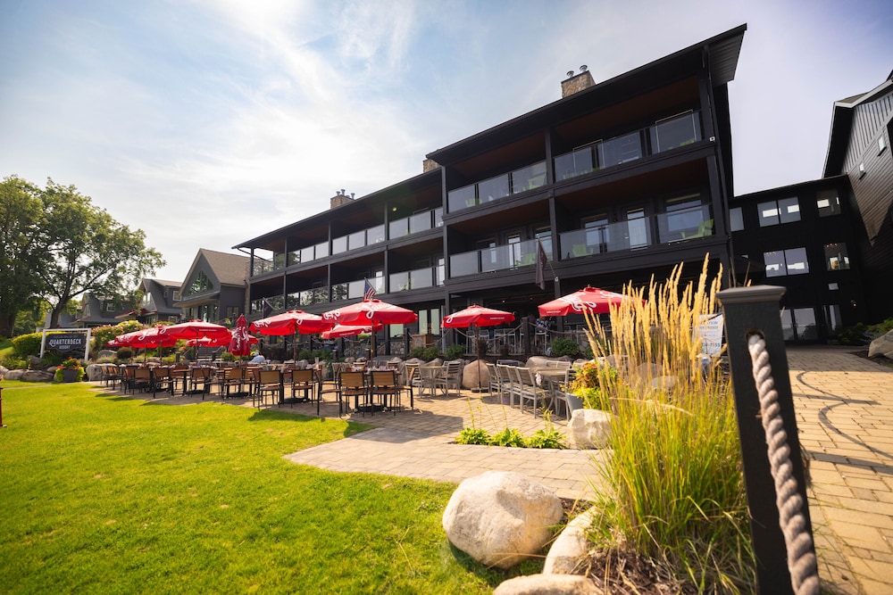 Quarterdeck Resort & Restaurant