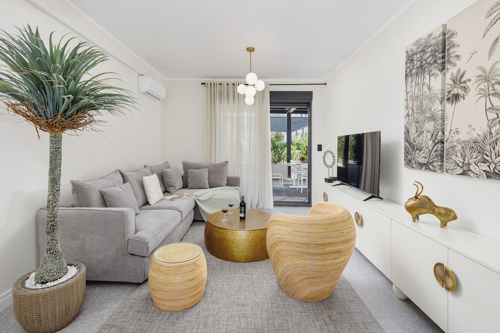 Dimitris Residence