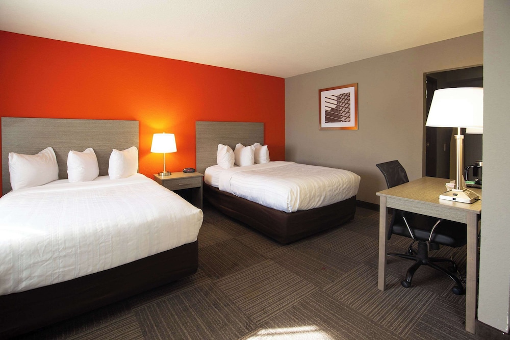 Quality Inn & Suites Hammond Near I-8090