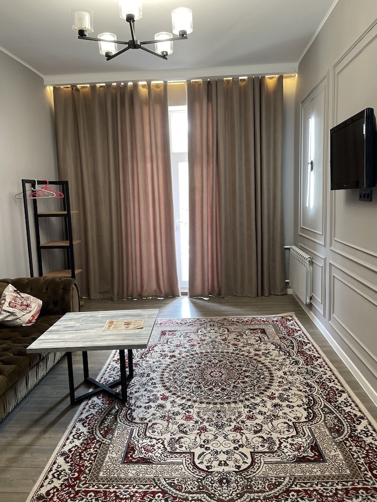 Toktonalieva 8 B view 5