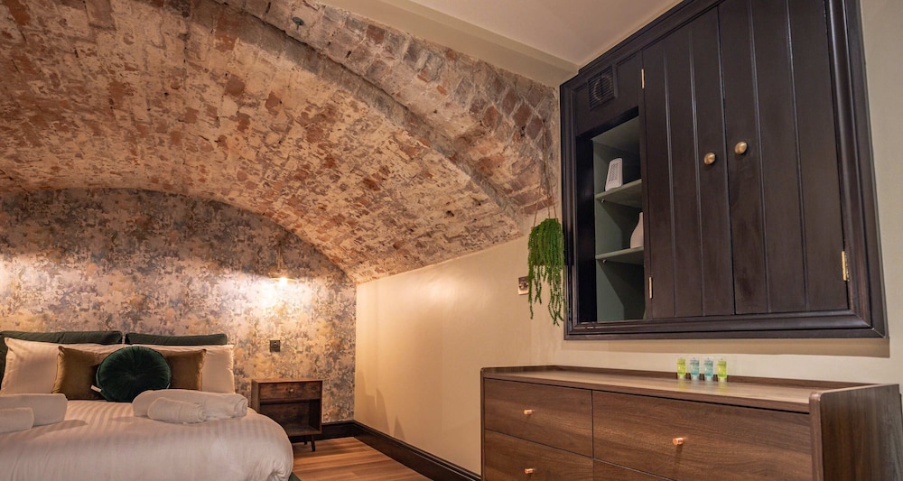 Host Stay Shaw Street Mews Basement