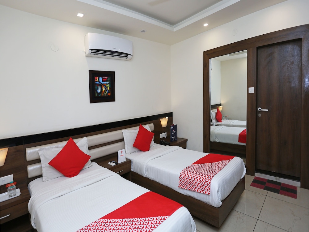 Capital O 5758 Hotel Square 36