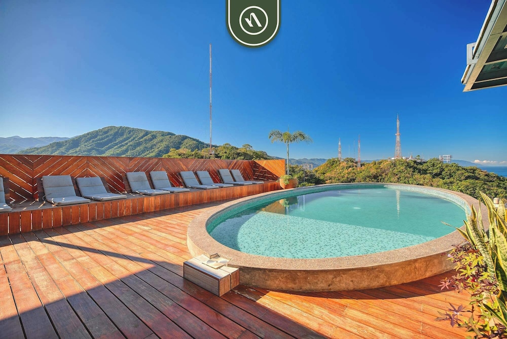 Ecofriendly 2BR Condo - Private Jacuzzi - Rooftop