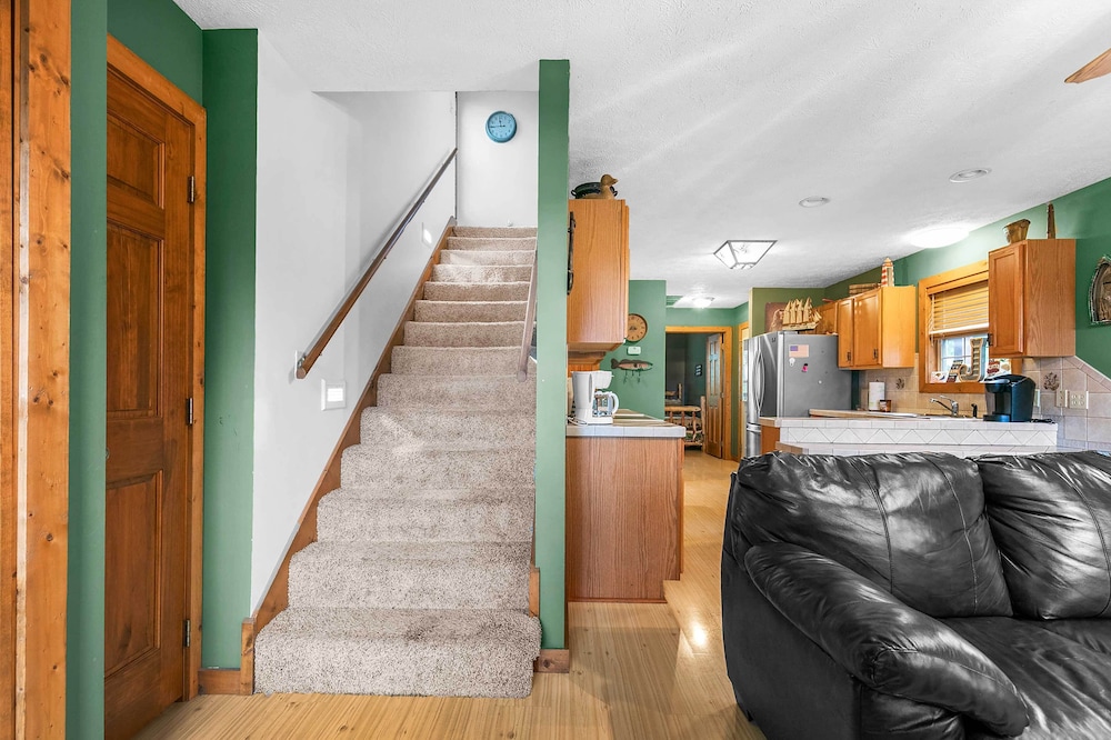 Walk to Lake: Lampe Cabin w/ Fireplace & Deck! view 5