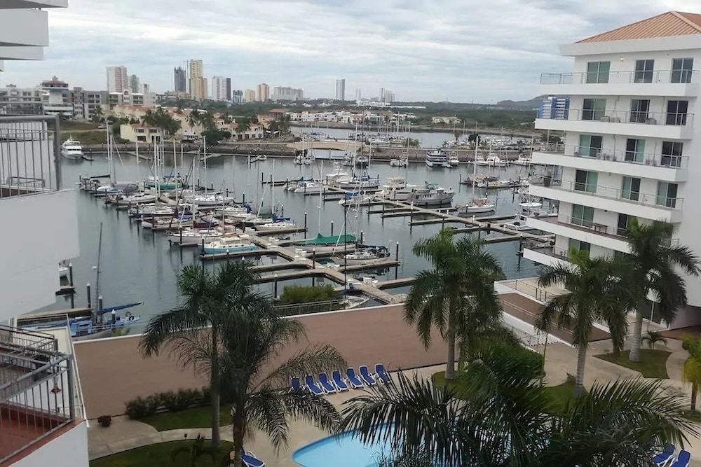 Condo Isa