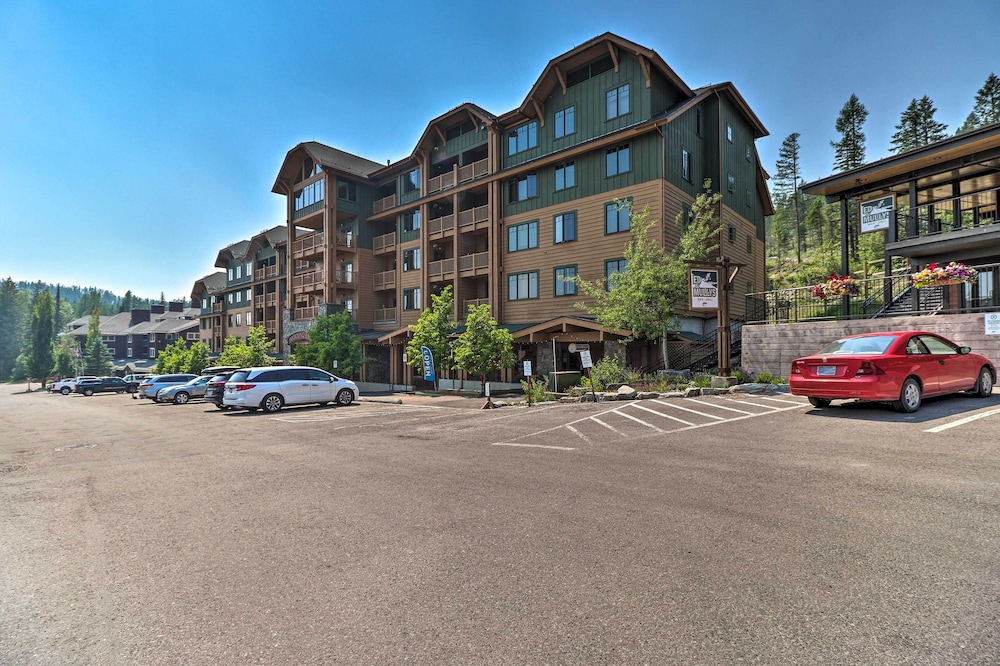 Ski-in/ski-out Whitefish Escape w/ Balcony! view 5
