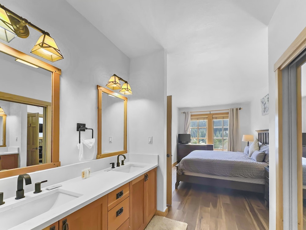 Inviting and Spacious Condo In The Heart of Center Village - PP416 by Redawning view 5