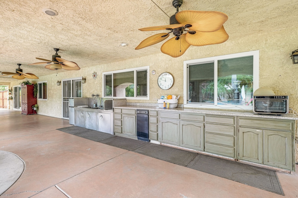 Outdoor Kitchen & Patio! Central Valley Hacienda
