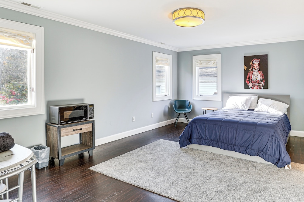 High-end Estate in Norwalk: Quiet & Spacious!