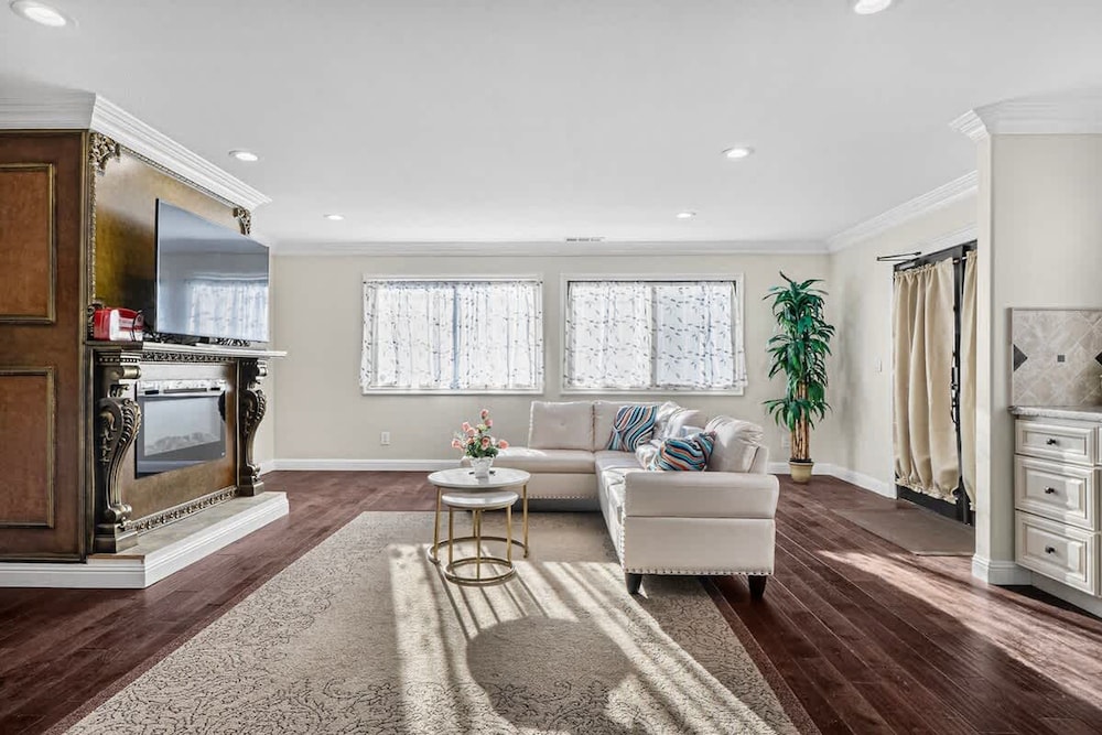 Stunning House wt 6Br 5bth SJ