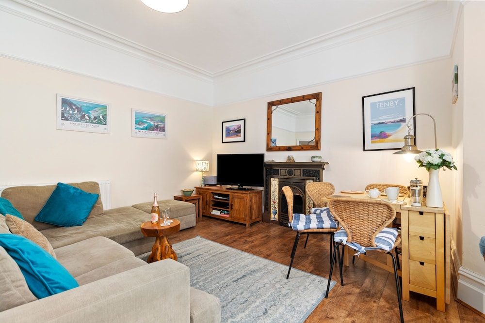 Sherbourne House - Seaside Apartment